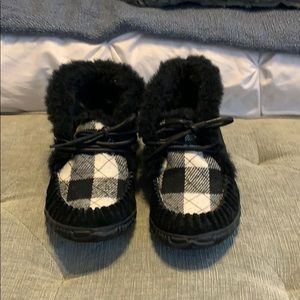 Women’s size 9 Sorel Out N About Moc Slippers